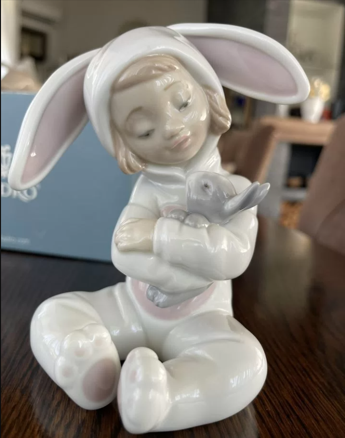 Статуэтка Lladro В костюме кролика, 12,5 см (8322)
