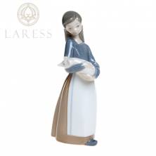 Фарфоровая статуэтка Lladro "Девочка с поросенком" (8027)