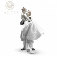 Фарфоровая статуэтка Lladro "Самый счастливый день" (8028)
