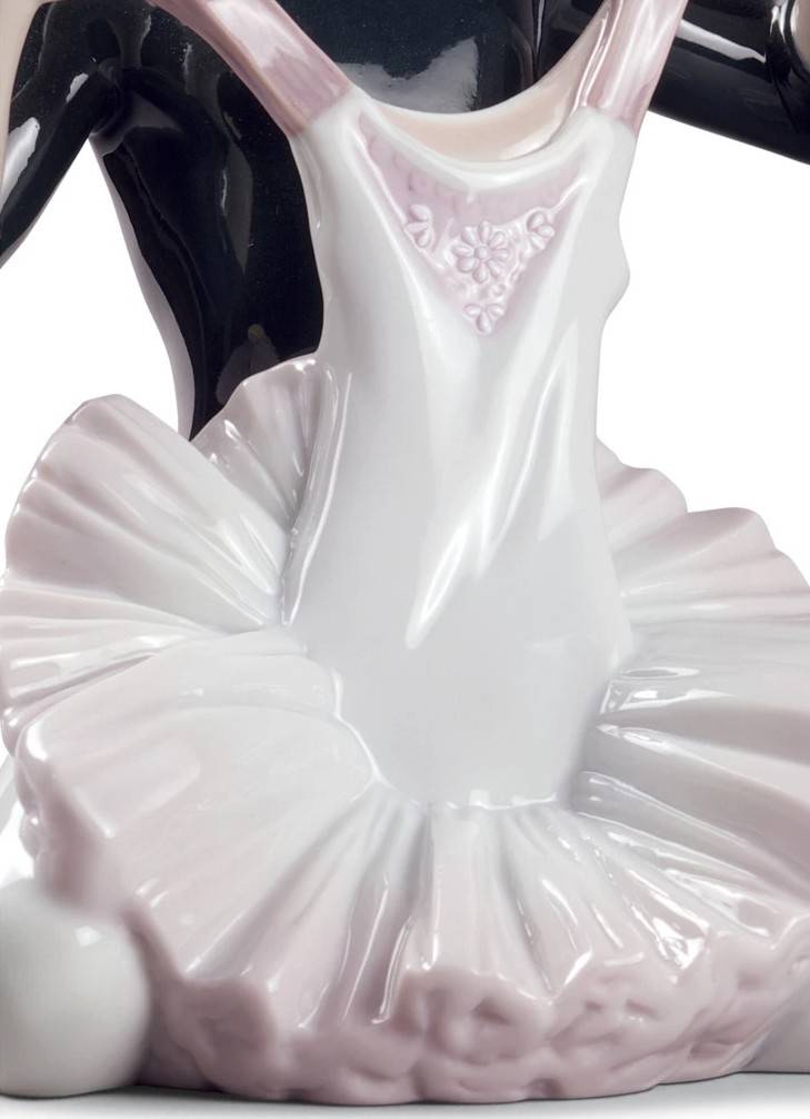 Статуэтка Lladro Платье для дебюта, 15см (11141)