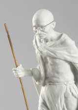 Статуэтка Lladro Махатмы Ганди 34х14см (13047)
